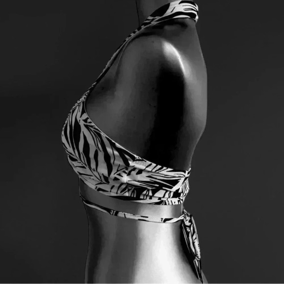 🆕Printed  Halter Top - Picture 4 of 12